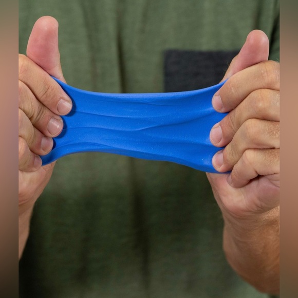 Crazy Aaron’s Scentsory Berry Scent Scented Thinking Putty Jam Session 2.75” Tin - Picture 4 of 16